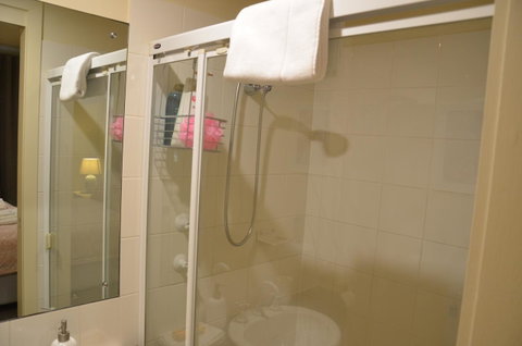 ADELAIDE CENTRAL APARTMENT - 3BR, 2BATH & CARPARK - St Kilda Accommodation 18