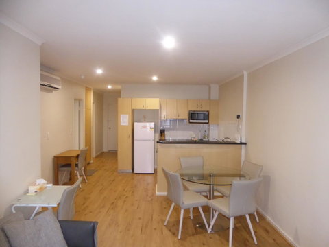 ADELAIDE CENTRAL APARTMENT - 3BR, 2BATH & CARPARK - St Kilda Accommodation 8