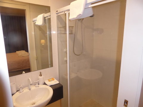 ADELAIDE CENTRAL APARTMENT - 3BR, 2BATH & CARPARK - St Kilda Accommodation 14