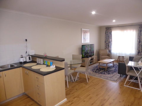 ADELAIDE CENTRAL APARTMENT - 3BR, 2BATH & CARPARK - St Kilda Accommodation 7