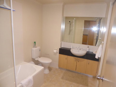 ADELAIDE CENTRAL APARTMENT - 3BR, 2BATH & CARPARK - St Kilda Accommodation 17
