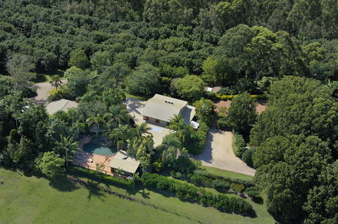 SummerHills Retreat Byron Bay - St Kilda Accommodation 2