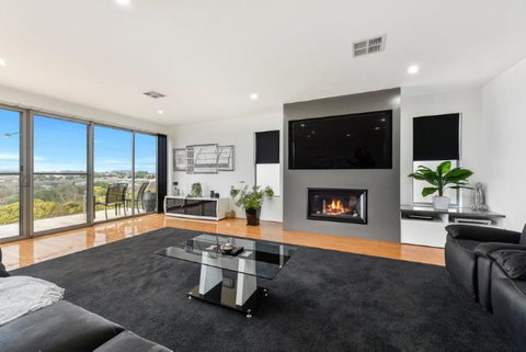 BENGALEE EXECUTIVE TOWNHOUSE- MODERN & STYLISH - St Kilda Accommodation 5