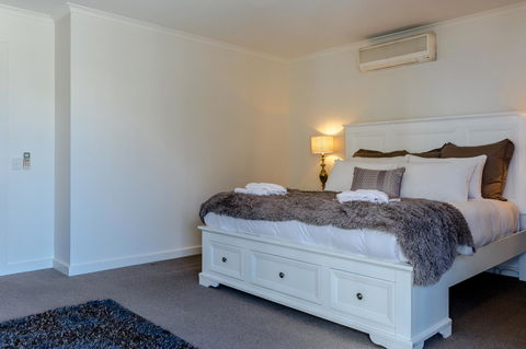 Lights Landing Penthouse - St Kilda Accommodation 12