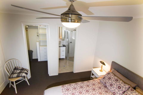 Brock's Base - St Kilda Accommodation 10