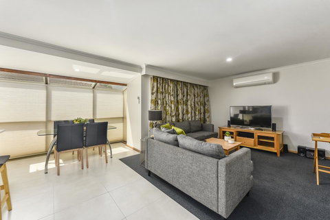 City Four Apartment - St Kilda Accommodation 2