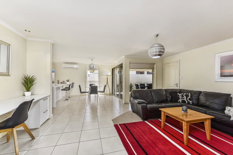 City Fringe Apartment - St Kilda Accommodation 0
