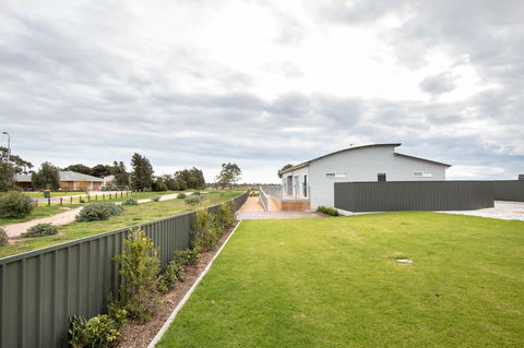 Wellington Lake Retreat - St Kilda Accommodation 19