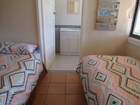Lazy Lobster Holiday Units & Chalets - St Kilda Accommodation 2
