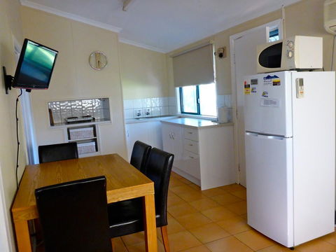 Lazy Lobster Holiday Units & Chalets - St Kilda Accommodation 24