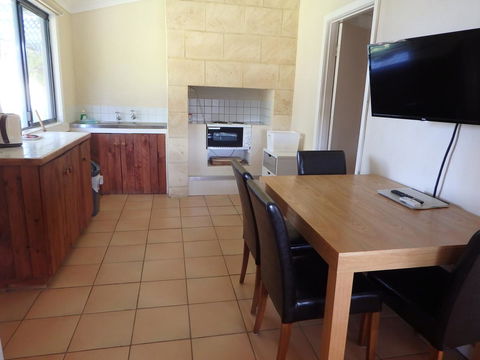 Lazy Lobster Holiday Units & Chalets - St Kilda Accommodation 4