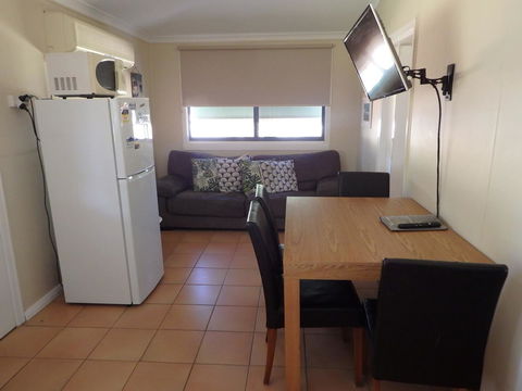 Lazy Lobster Holiday Units & Chalets - St Kilda Accommodation 5