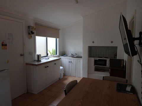 Lazy Lobster Holiday Units & Chalets - St Kilda Accommodation 16