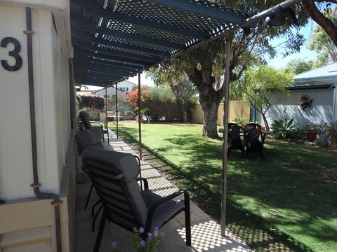 Lazy Lobster Holiday Units & Chalets - St Kilda Accommodation 9