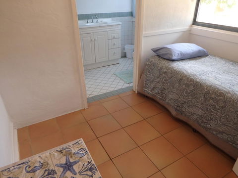 Lazy Lobster Holiday Units & Chalets - St Kilda Accommodation 12