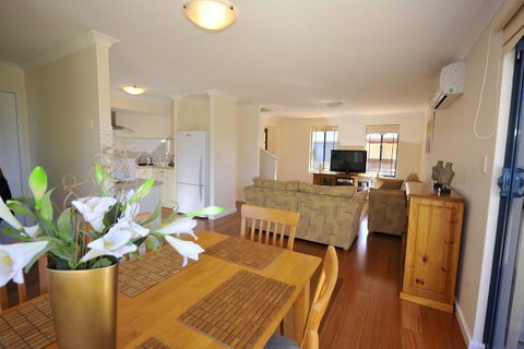 Palm Beach Manor - St Kilda Accommodation 2