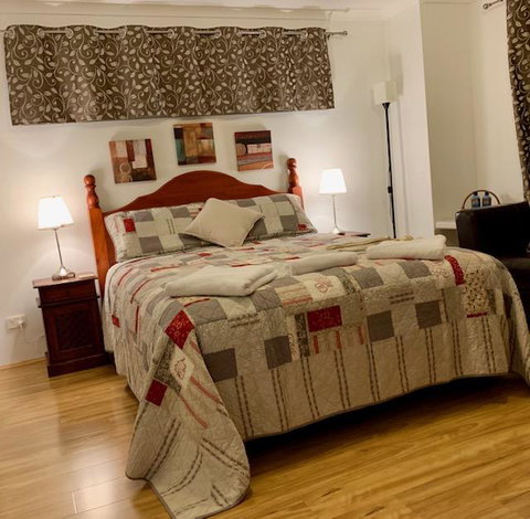 Ascot Comfort - St Kilda Accommodation 0