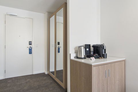 Metro Hotel Perth - St Kilda Accommodation 1