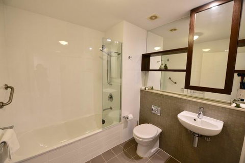 East On Byron - St Kilda Accommodation 6