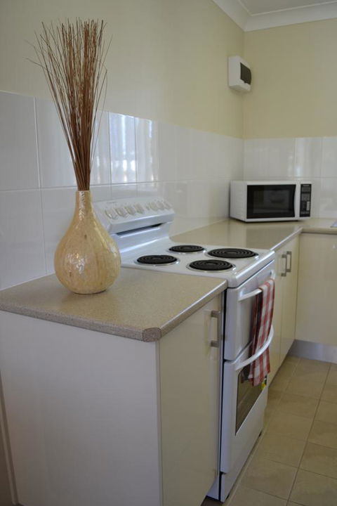 Sundial Holiday Units - St Kilda Accommodation 17