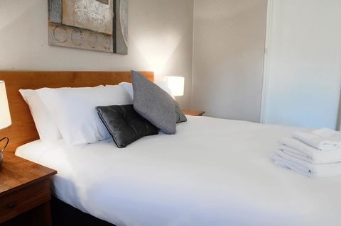 Almond Inn - St Kilda Accommodation 0