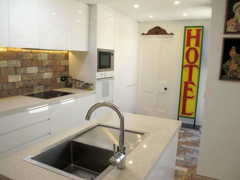 Apple Tree Cottage - St Kilda Accommodation 5
