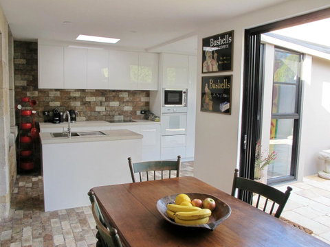 Apple Tree Cottage - St Kilda Accommodation 4