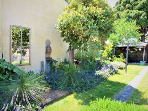 Apple Tree Cottage - St Kilda Accommodation 23