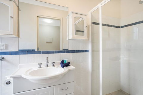 Sails Luxury Apartments Merimbula - St Kilda Accommodation 24