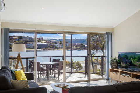 Sails Luxury Apartments Merimbula - St Kilda Accommodation 3