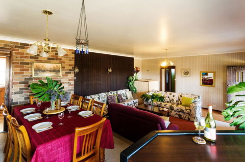 Coal D\' Vine VIEW - Cessnock NSW - St Kilda Accommodation 0