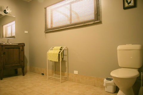 Ironstone Estate Lovedale - St Kilda Accommodation 9