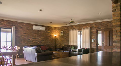 Ironstone Estate Lovedale - St Kilda Accommodation 17