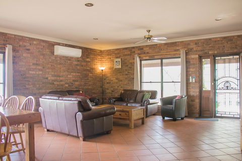 Ironstone Estate Lovedale - St Kilda Accommodation 18