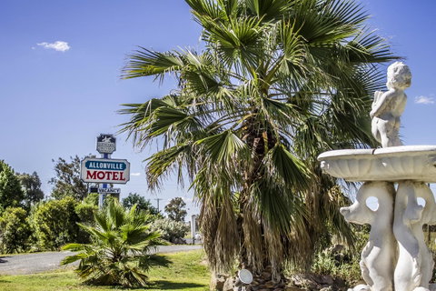 Allonville Gardens Motel - St Kilda Accommodation 0