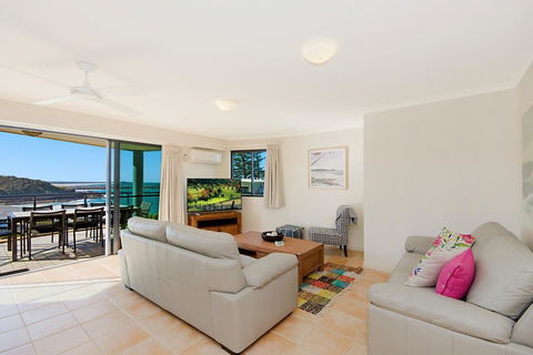 The Cove Yamba - St Kilda Accommodation 11
