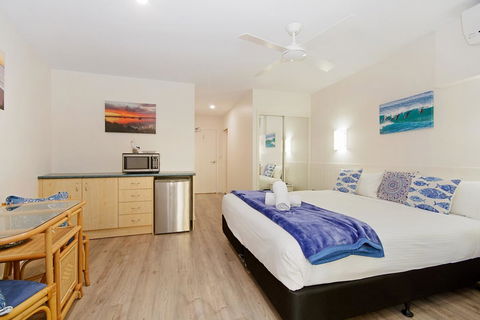 The Cove Yamba - St Kilda Accommodation 1