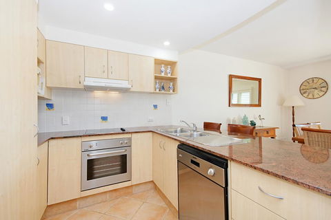 The Cove Yamba - St Kilda Accommodation 3