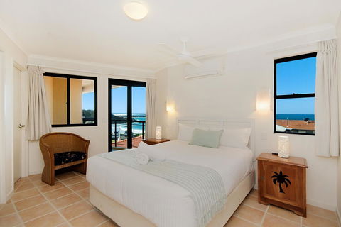 The Cove Yamba - St Kilda Accommodation 9