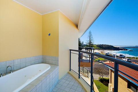 The Cove Yamba - St Kilda Accommodation 8
