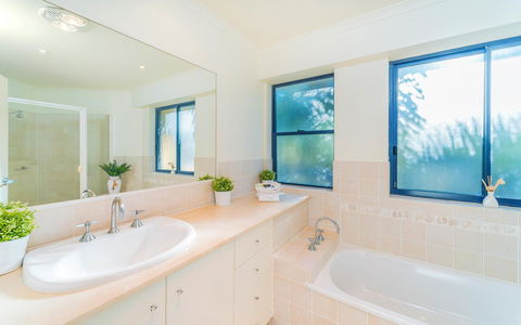 The Cove Yamba - St Kilda Accommodation 16