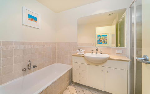 The Cove Yamba - St Kilda Accommodation 33