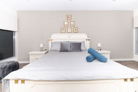 Luxury Villa Darlington - Vine - St Kilda Accommodation 38