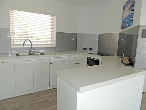 Charlesworth Bay Beach Resort - St Kilda Accommodation 9