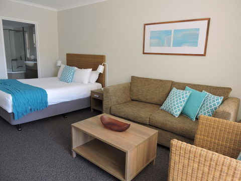 BASE Holidays - Ettalong Beach Premium Apartments - St Kilda Accommodation 13