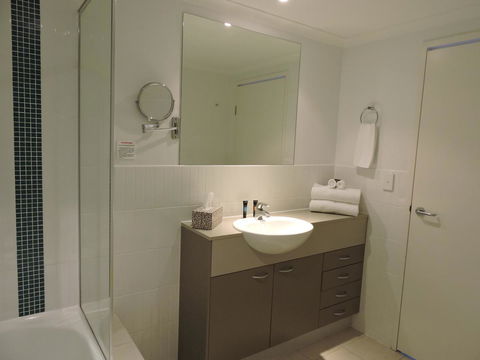 BASE Holidays - Ettalong Beach Premium Apartments - St Kilda Accommodation 6