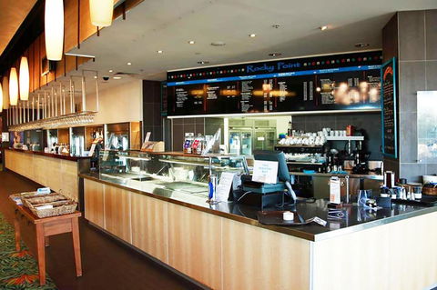 BASE Holidays - Ettalong Beach Premium Apartments - St Kilda Accommodation 2