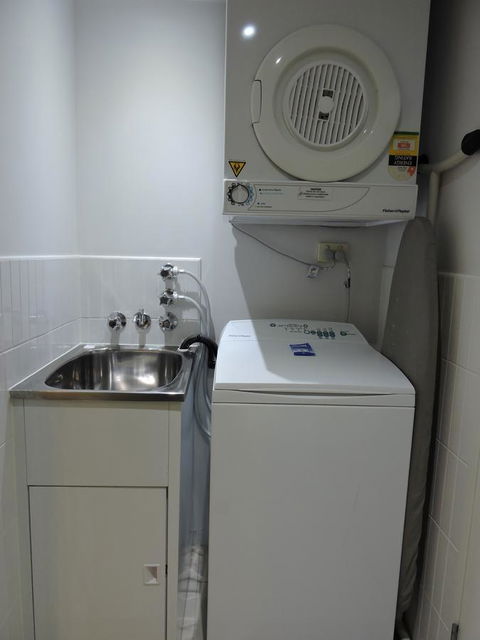 BASE Holidays - Ettalong Beach Premium Apartments - St Kilda Accommodation 3