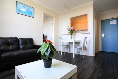 Little Coogee Hotel - St Kilda Accommodation 11