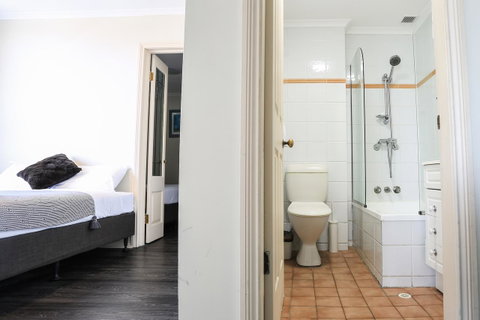 Little Coogee Hotel - St Kilda Accommodation 23